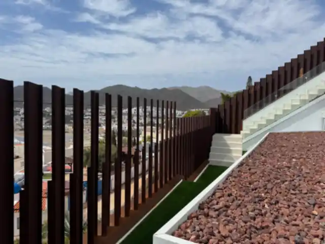 Cerramiento de acero corten en vivienda de San José